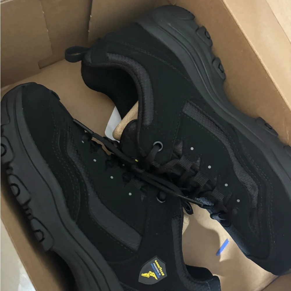 Women’s Skechers x Goodyear GBS Moja slip resistant Black Sneakers Sz 8 New